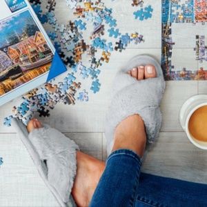 NEW Dearfoams Jessica Light Grey Fuzzy Faux Fur Crossband Open Toe Slipper Large